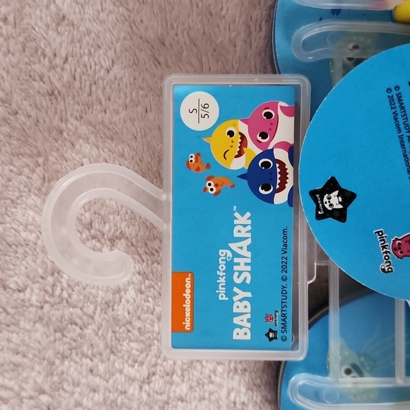 Toddler boy Baby Shark Flip Flops Brand New - Picture 4 of 10